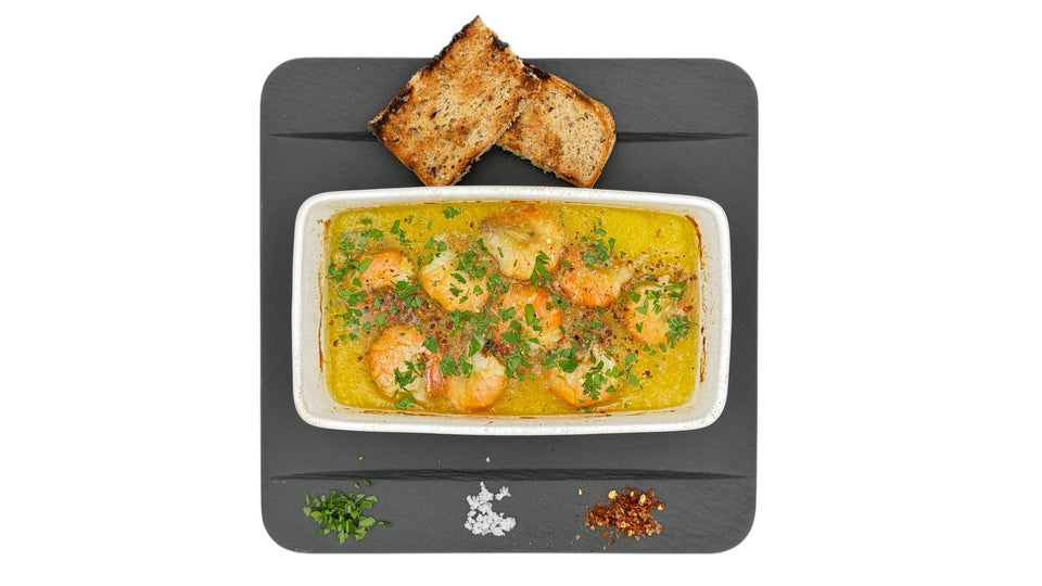 Black-Tiger-Garnelen, Oliven-Öl, Knoblauch, Chili Chili-Allrounder, Brot um das leckere Öl zu tunken.