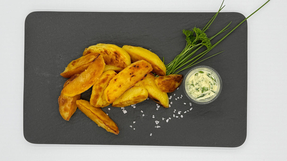 Goldbraune Kartoffel-Spalten aus der Pfanne mit Rapsöl mit Buttergeschmack, knusprig gebratenes Kartoffel Rezept einfach und schnell
