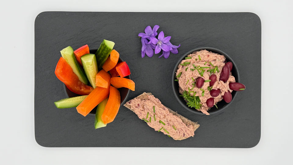 Kidney-Bohnen-Aufstrich mit getrockneten Tomaten, Olivenöl, Knoblauch, Oregano, Thymian und optional Frischkäse als cremiger Dip oder Aufstrich