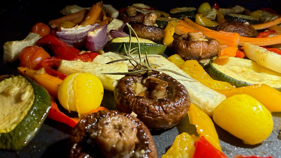 Antipasti selber machen, mediterranes Ofengemüse, italienische Vorspeise, Antipasti Gemüse Rezept, Ofengemüse mit Balsamico und vegetarische Grillbeilage.