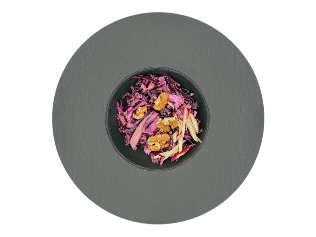 Rohkost Rot-Kohl, Apfel Wellant, Wal-Nüsse, Feta, Granat-Apfel-Essig, Extra-natives-Oliven-Öl, Orangensaft, rote Zwiebel