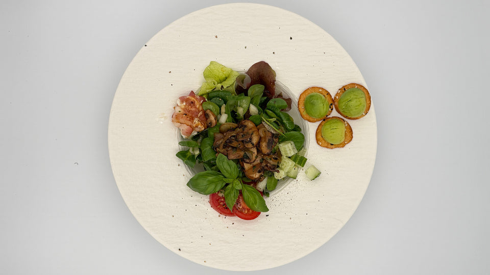 Blattsalat, Worcestersauce & Kräuter, Marc-de-Champagne Essig, Natives Oliven Öl, Zwiebel, Senf, Kräuter, Tapping Optional gebratene Zwiebeln und Champignons, Avocado-Kugeln, gebratenen Ziegenkäse mit Bacon, Tomate ,Gurke
